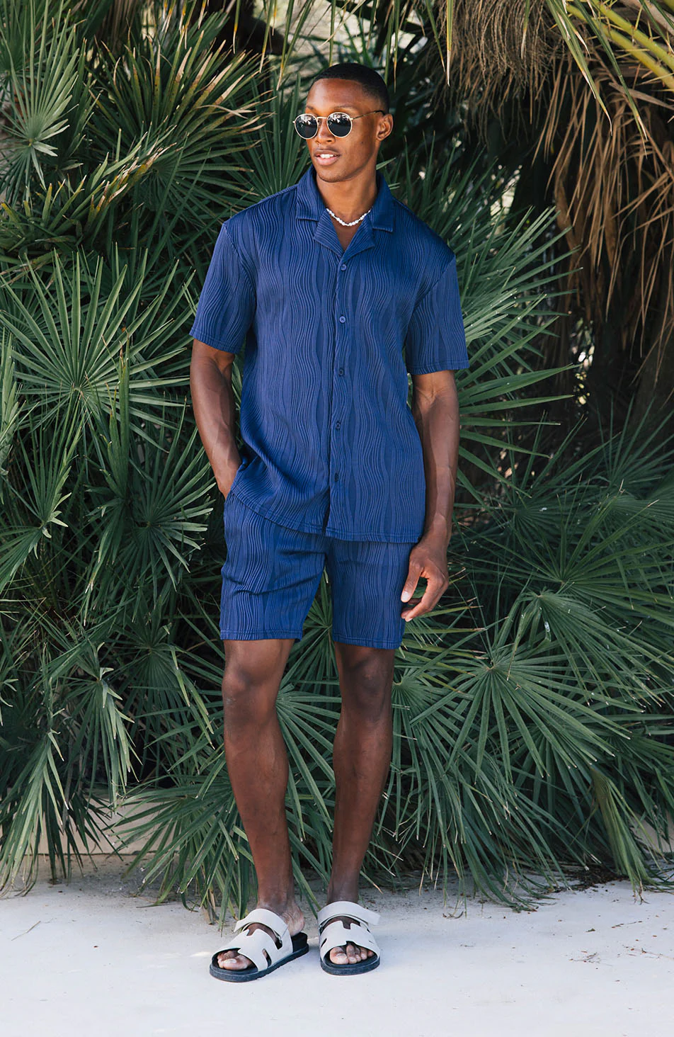 Relaxed Fit Wave Shirt in Navy - Image 2